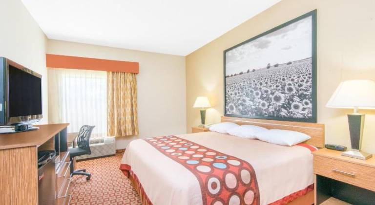 Super 8 By Wyndham Wichita South — photo 2