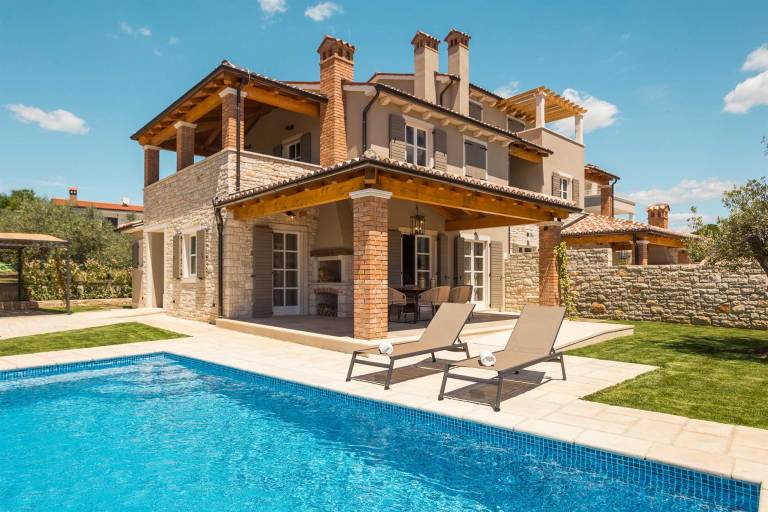 Villa with pool, patio & barbecue | Pool view in Tar-Vabriga