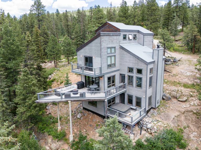 Luxury Home on Creek on 2 Acres - Hot Tub/Sauna/Pool Table/Fire Pit/BBQ Grill — photo 5