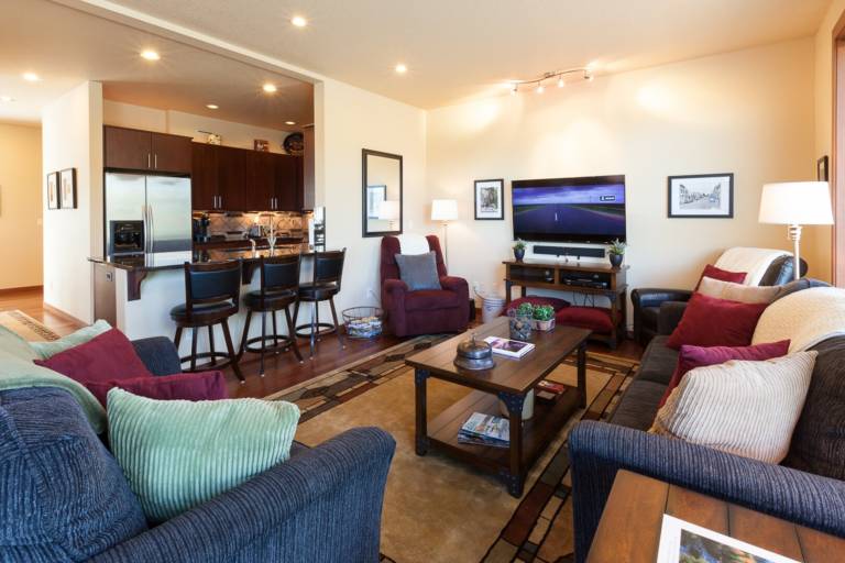 Apartment with private pool & patio in Hood River, OR