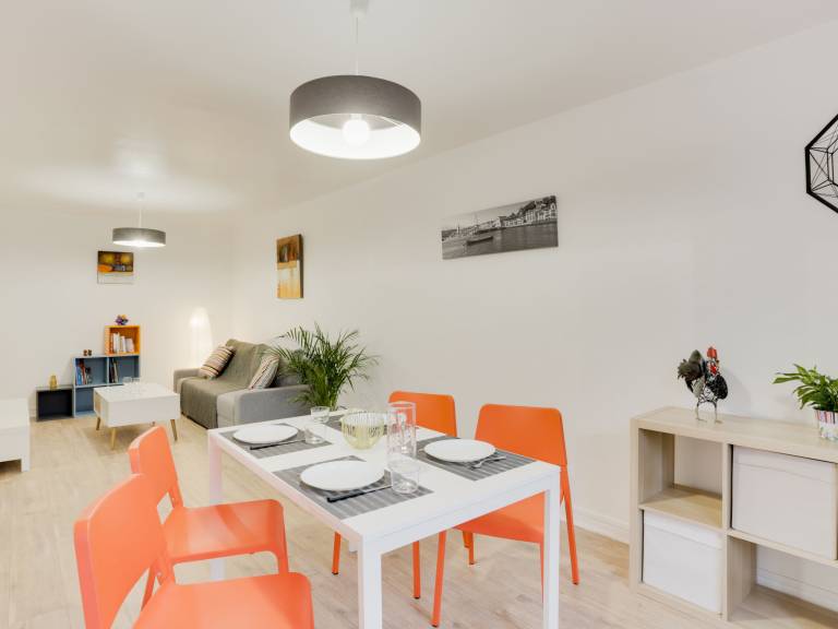 Apartment with BBQ, terrace & yard — photo 2