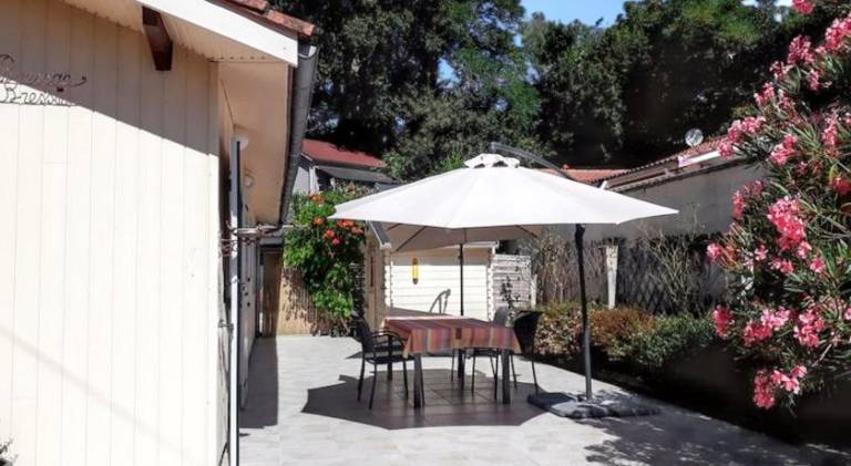 Vacation home with terrace, grill & garden — photo 4