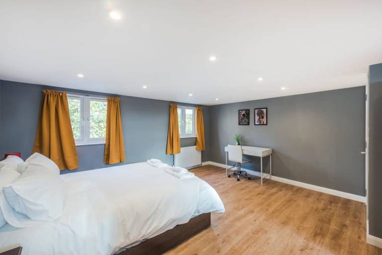 Spacious 4-Bed Family Home in New Cross Perfect — photo 2