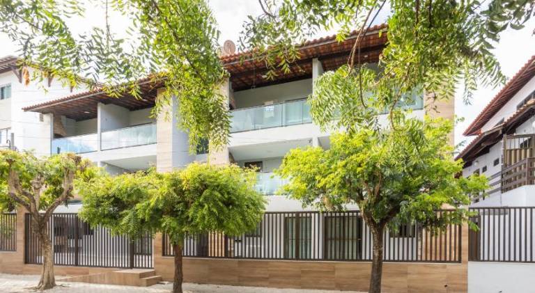 Rental apartment with pool, barbeque & yard — photo 5