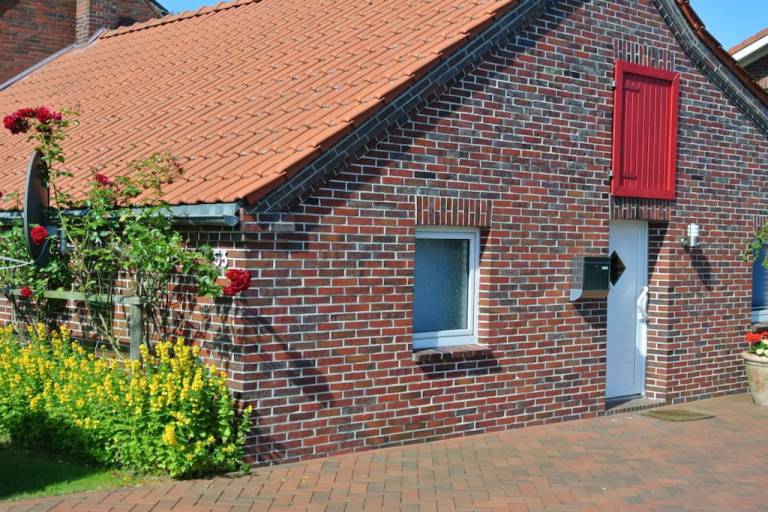 Vacation home with yard & patio in Wangerland
