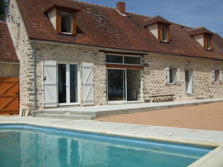 Gite with garden & patio in Montlucon