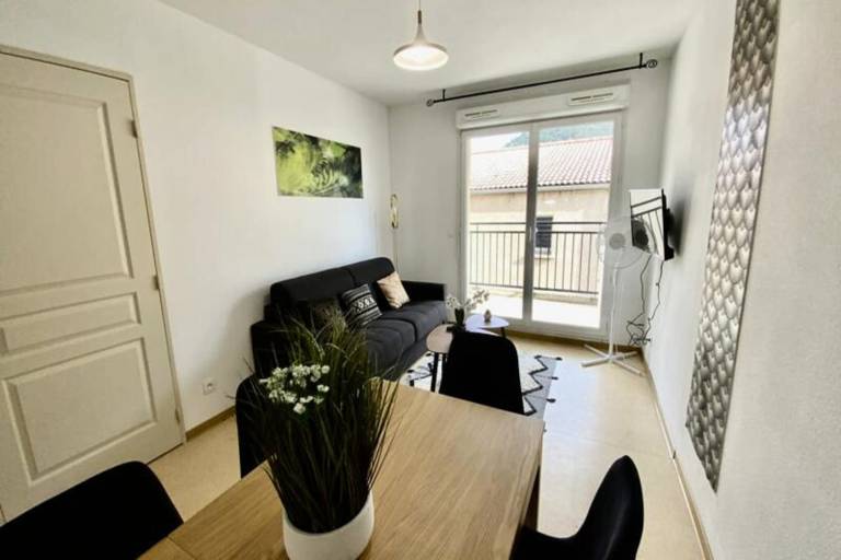 Apartment with garden, pool & terrace — photo 3