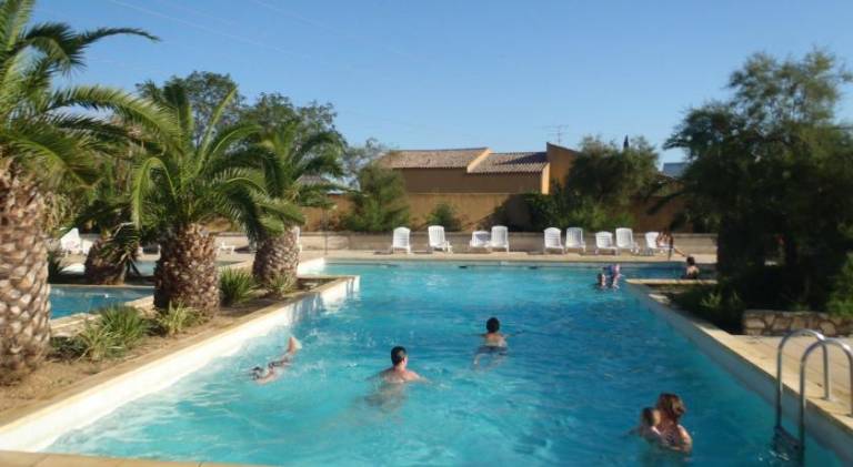 Holiday apartment with yard, terrace & pool — photo 3
