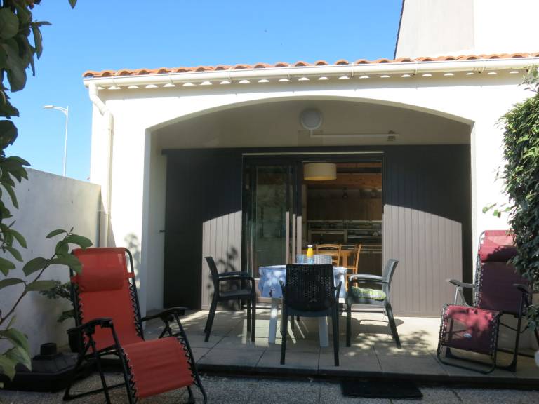 Family-oriented house with barbeque & terrace | Close to the beach | Dogs allowed — photo 3
