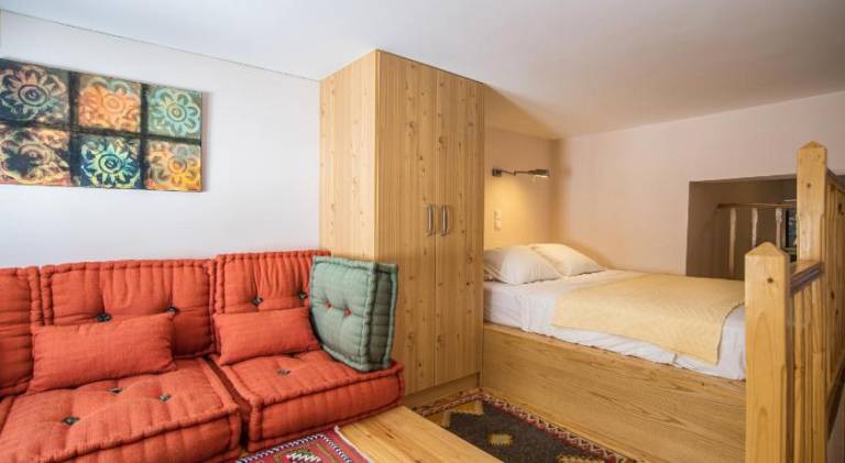 Nice apartment with terrace | Next to the beach | Pets are welcome in Delphi