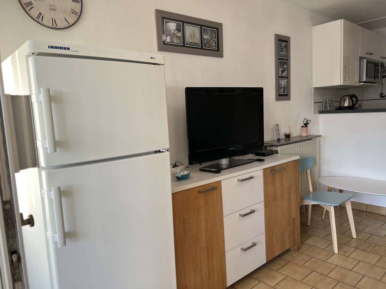 Studio cabin with parking, washing machine, dishwasher, near beach and shops — photo 3