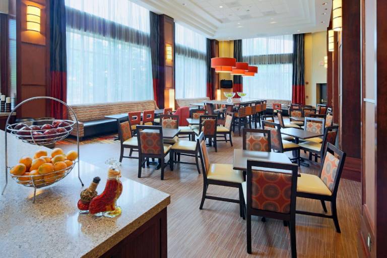 Hampton Inn & Suites by Hilton Arlington Crystal City DCA — photo 2