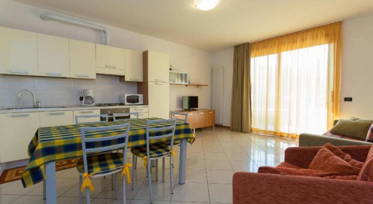Serviced apartment with yard, pool & terrace | Pets allowed — photo 2
