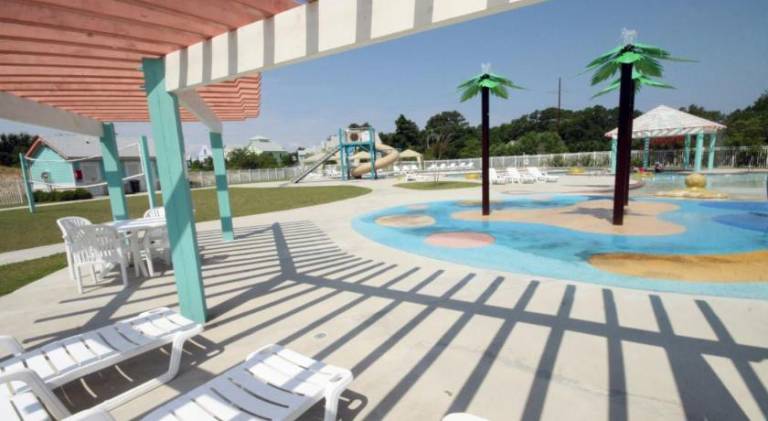 Vacation home with pool — photo 4