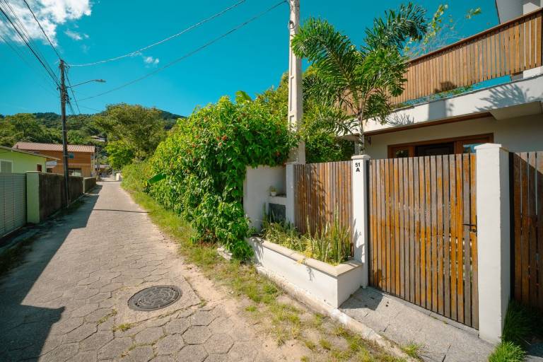 Beautiful studio with barbeque & yard | Pets allowed — photo 5