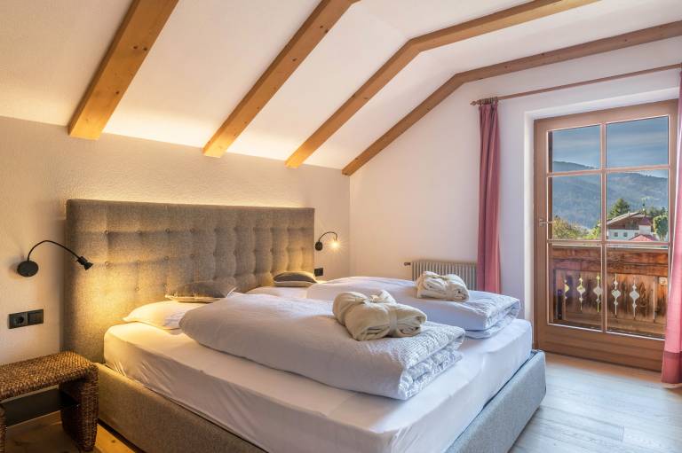 Apartment Häuslerhof Tilia with Mountain View, Balcony & Wi-Fi in Monguelfo