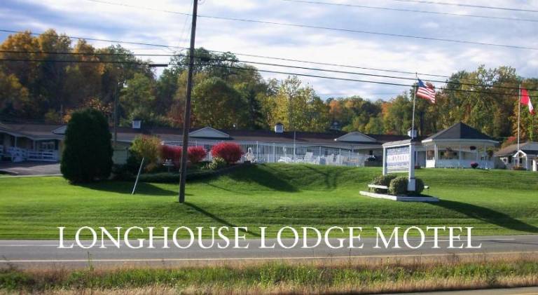 Longhouse Lodge Motel in Senec