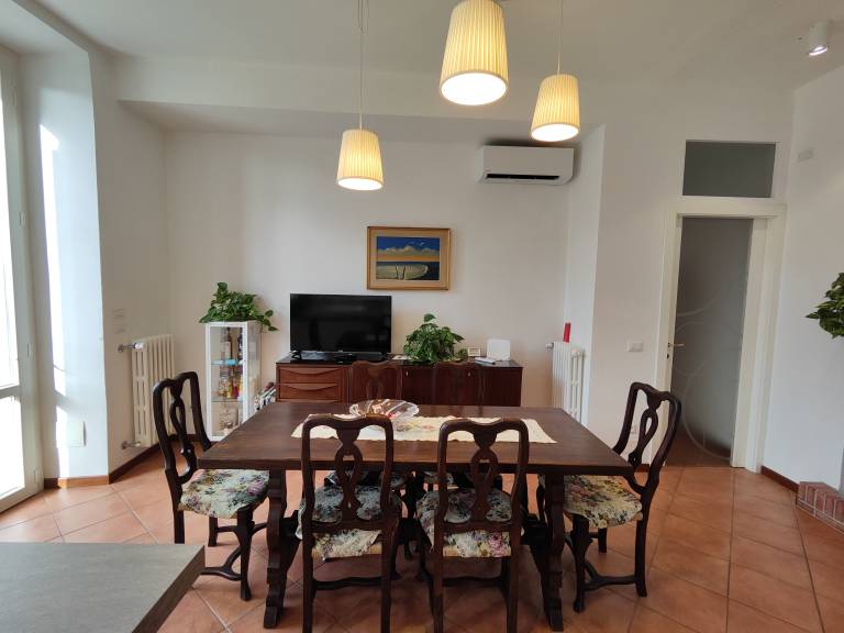 Holiday apartment with yard | City view — photo 3