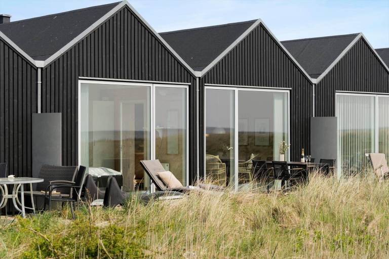 House with hot tub, BBQ & sauna — photo 2