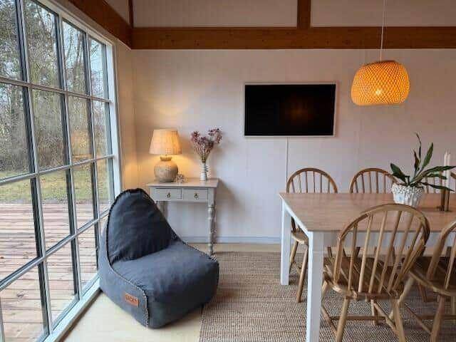 Fully equipped vacation home with patio | Pets are welcome — photo 2