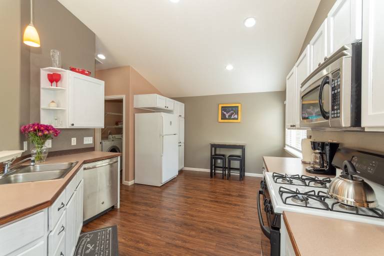 House with yard & barbeque | Mountain view — photo 3