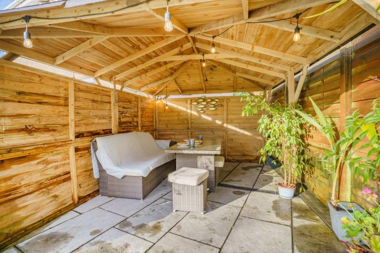 Cottage with garden & patio — photo 4