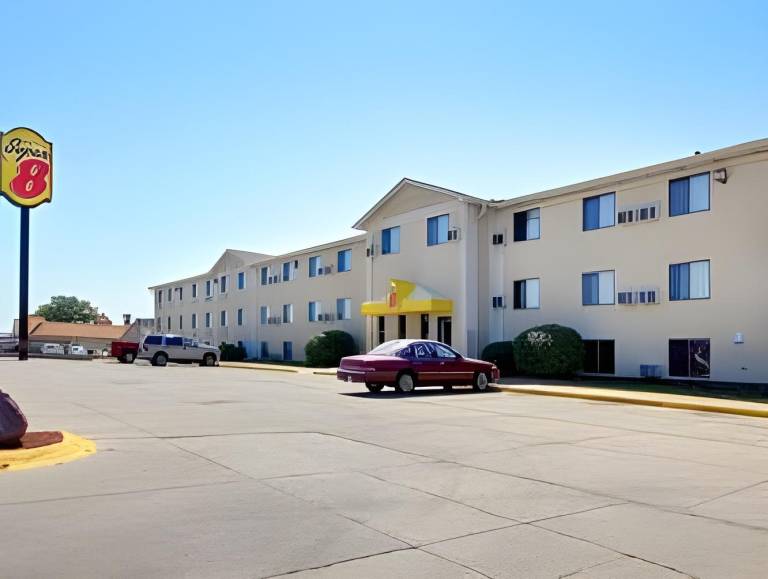 Super 8 By Wyndham Lincoln North in Lincoln, NE