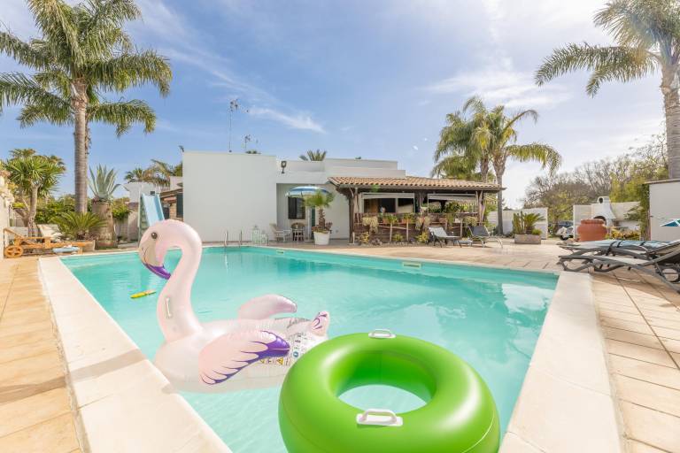Villa with yard, terrace & private pool | Pet-friendly — photo 2