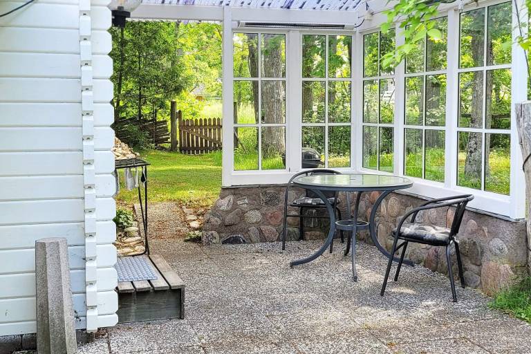 House with grill & patio — photo 3