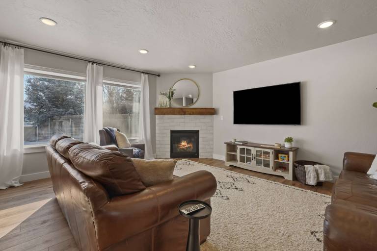 Family-friendly house with pool & yard | Good for workation | Pets are welcome — photo 2