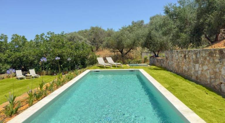 Villa with terrace & private pool in Chania