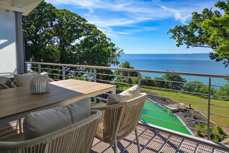 Voll ausgestattetes wunderschönes Ferienhaus mit Garten, Terrasse und Sauna | Nah am Strand
