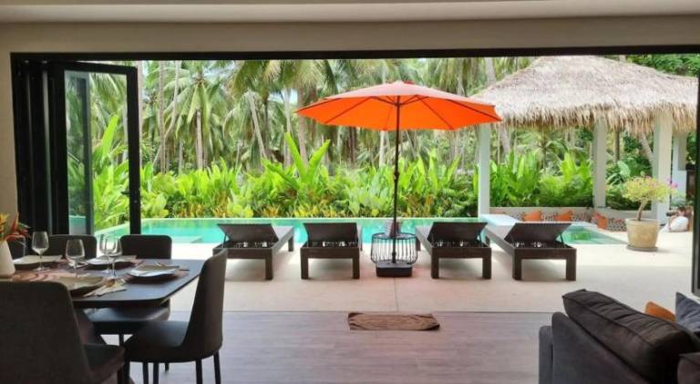 Villa with pool — photo 4