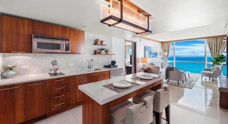 Family-friendly serviced apartment with yard, jacuzzi & sauna | Close to the beach | Perfect for remote work | Pet-friendly — photo 4
