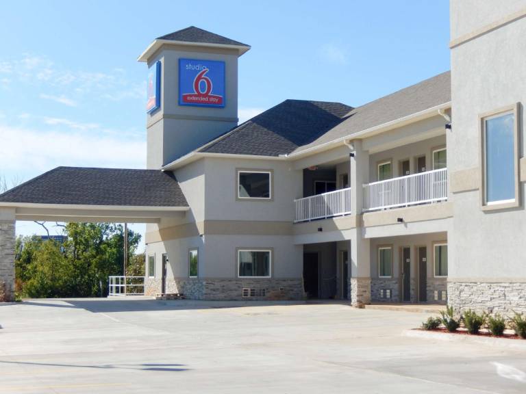 Studio 6 Yukon, OK in Yukon, OK