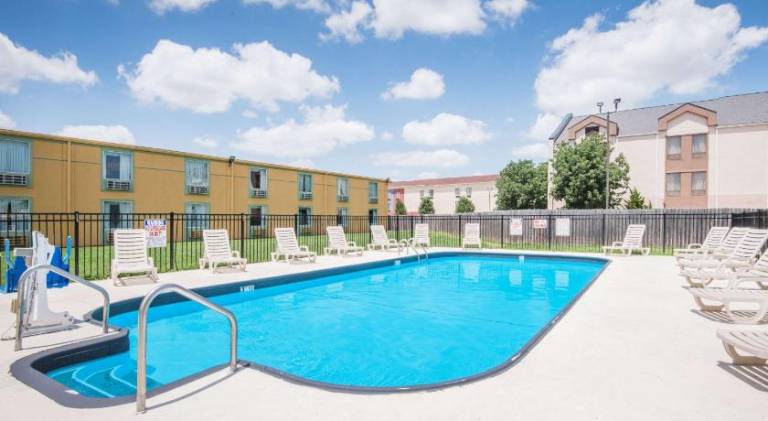Days Inn by Wyndham Joplin — photo 2