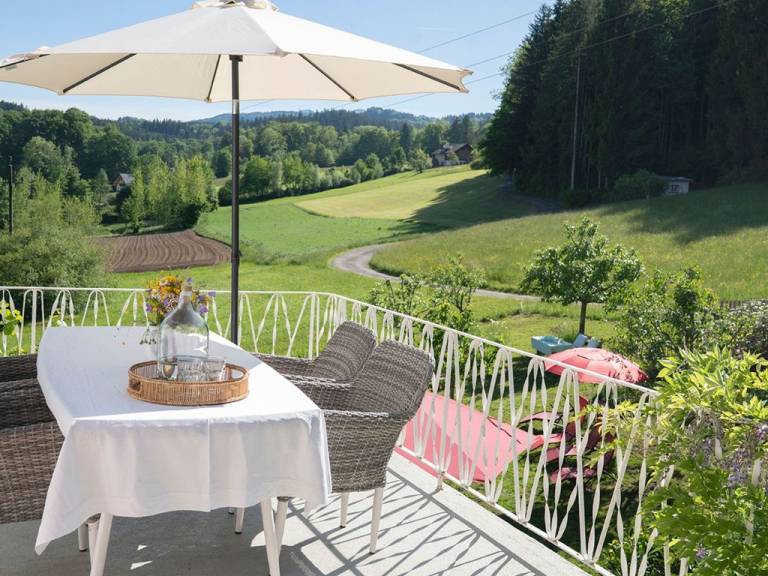 Ferienwohnung in Nußdorf am Attersee für max. 2 Personen Ferienwohnung in Nußdorf am Attersee für max. 2 Personen