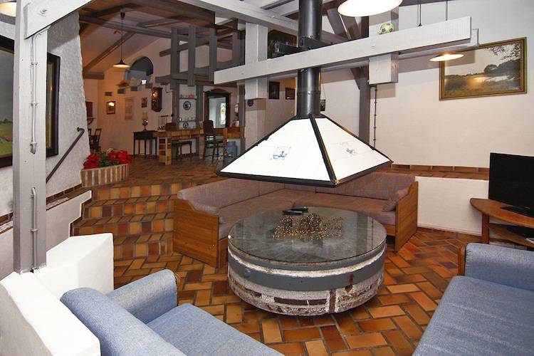 Unusual rental with yard, patio & barbeque — photo 4