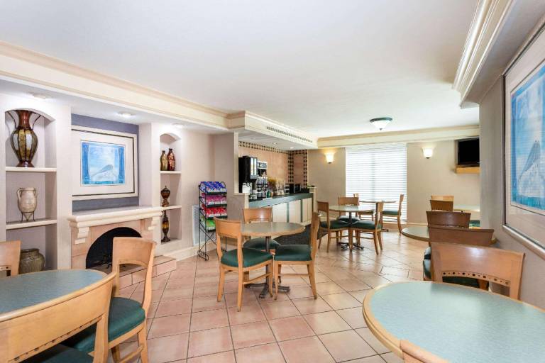 La Quinta Inn by Wyndham Tallahassee North — photo 4