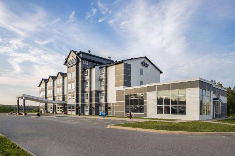 Microtel Inn & Suites by Wyndham Kirkland Lake — photo 5