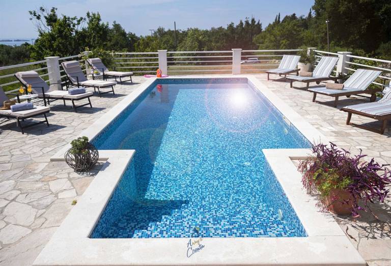 Villa with barbeque, private pool & garden — photo 3