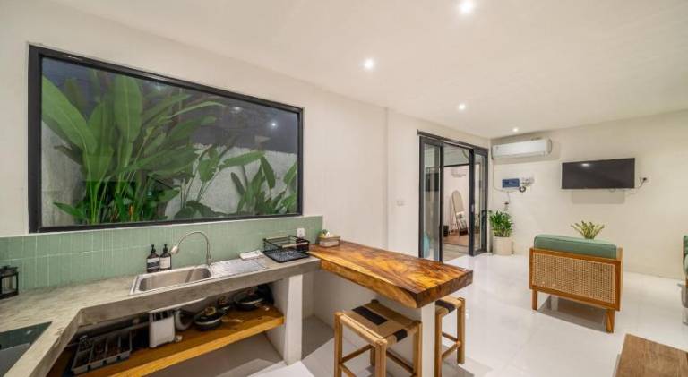 Ample villa with pool | Pets are welcome — photo 2
