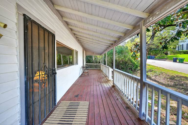 Vacation home with patio & garden — photo 4
