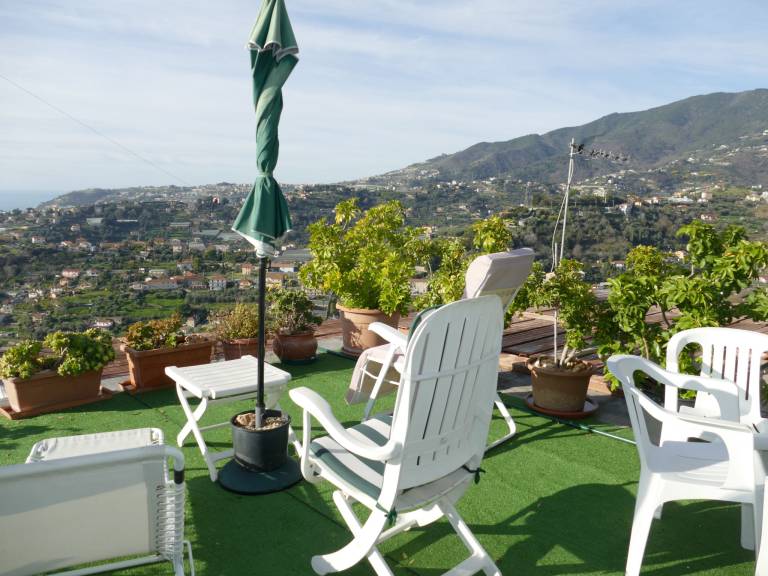 Vacation home with patio, grill & garden | Sea view | Pets are welcome — photo 2