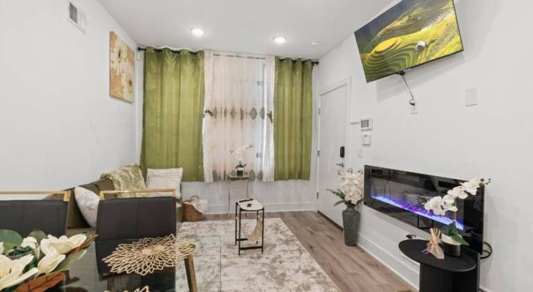 3BR-2BA Luxurious Green Oasis Private Backyard Patio in Philadelphia, PA
