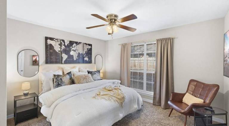 House with 2 rooms for 4 persons in College Station, TX