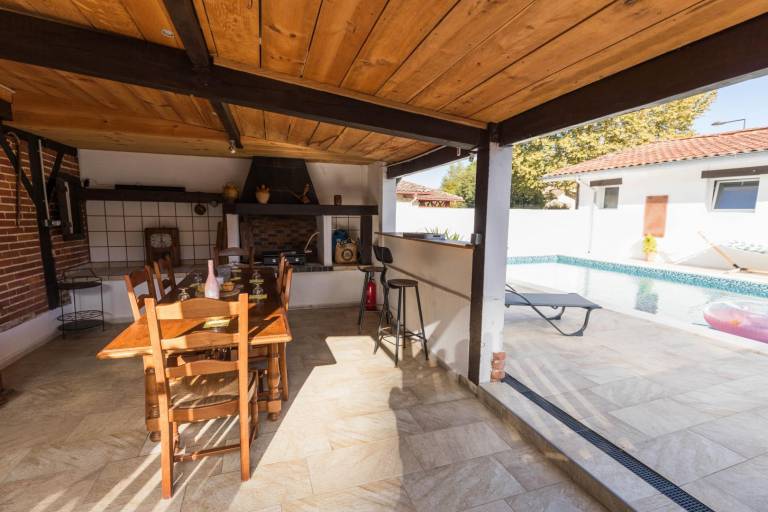 Gite with patio, barbecue & yard — photo 2