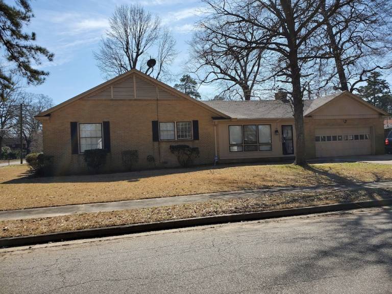 House Pine Bluff