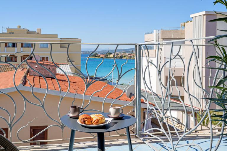 Fully equipped rental apartment with fast internet & terrace | City view | Close to the beach | Good for workation | Pet-friendly — photo 3
