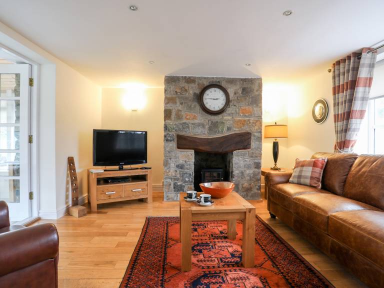 Cottage with hot tub & garden | Beach view — photo 5